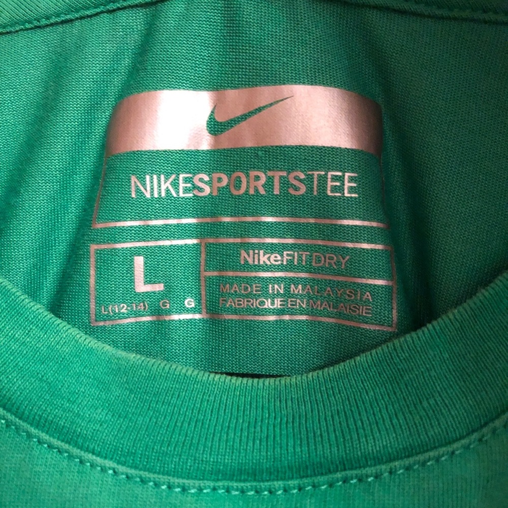 Green Nike Shirt 💚 - Picture 2 of 3